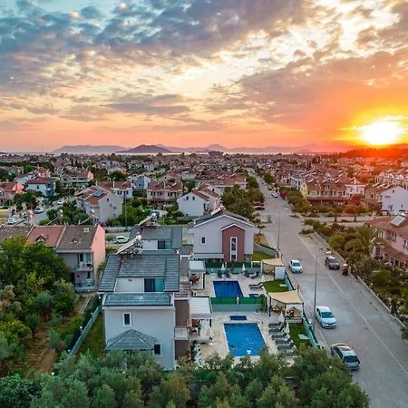 빌라 Charming With Central Location In 페티예