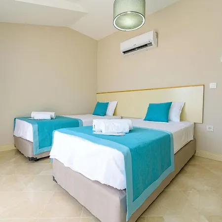 Charming With Central Location In Willa